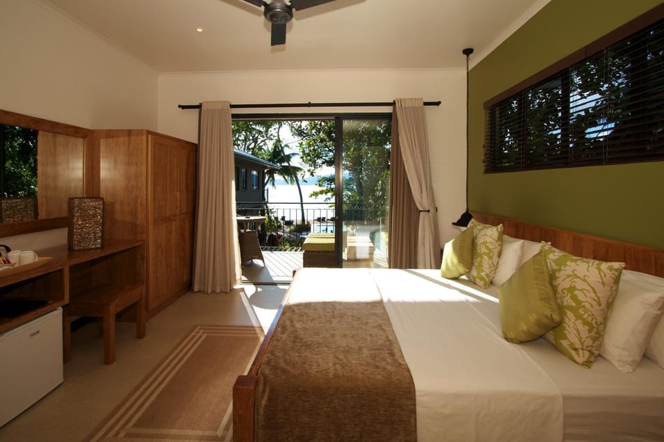 Bed, Sea view