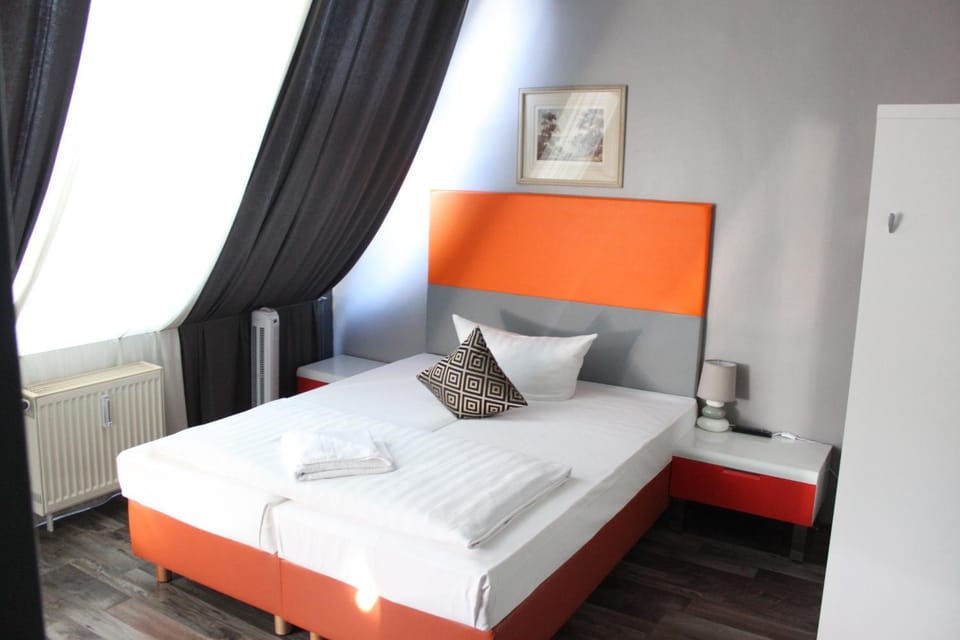 Bed, Day