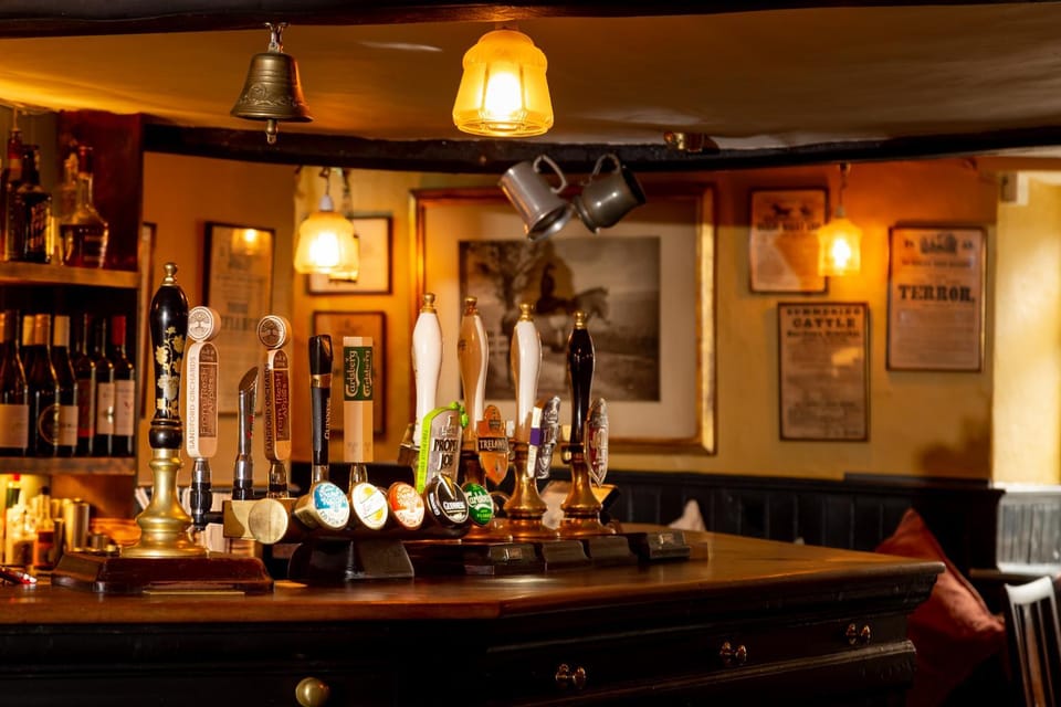 Restaurant/places to eat, Lounge or bar