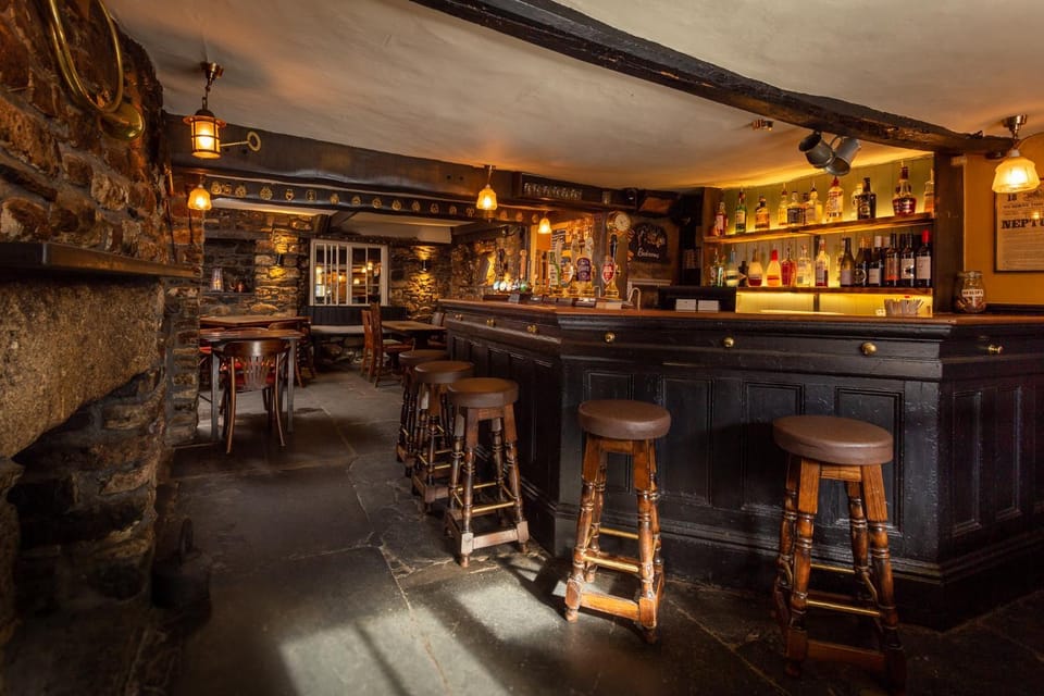 Restaurant/places to eat, Lounge or bar