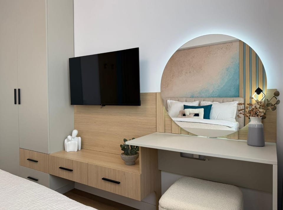 Bedroom, wardrobe