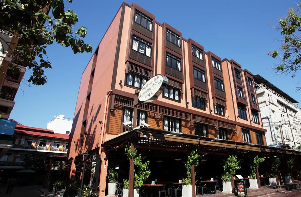 Property building, Restaurant/places to eat, Day