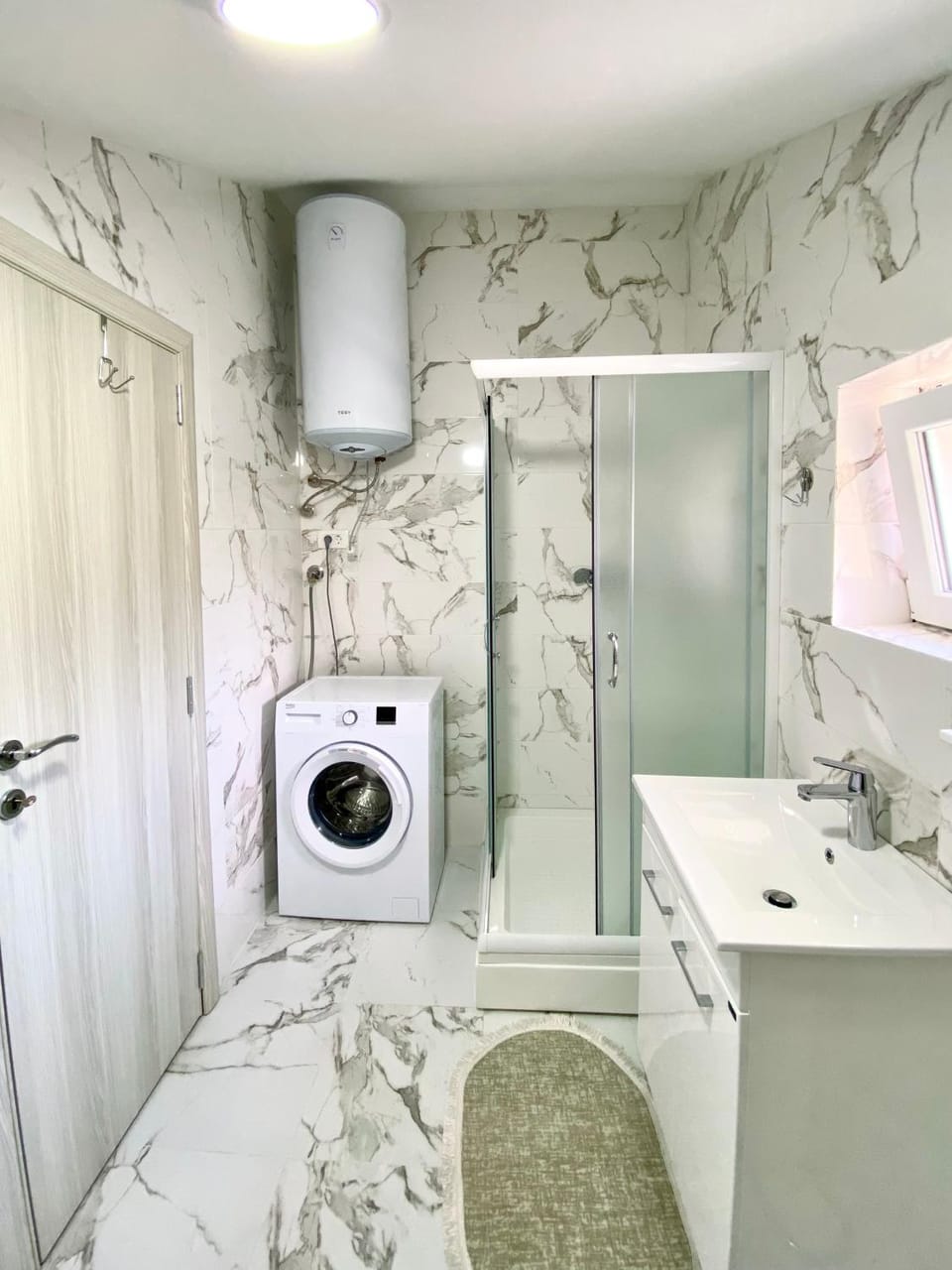Bathroom, washing machine