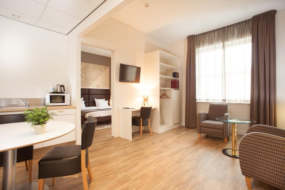 Kitchen or kitchenette, Living room, Dining area, Bedroom