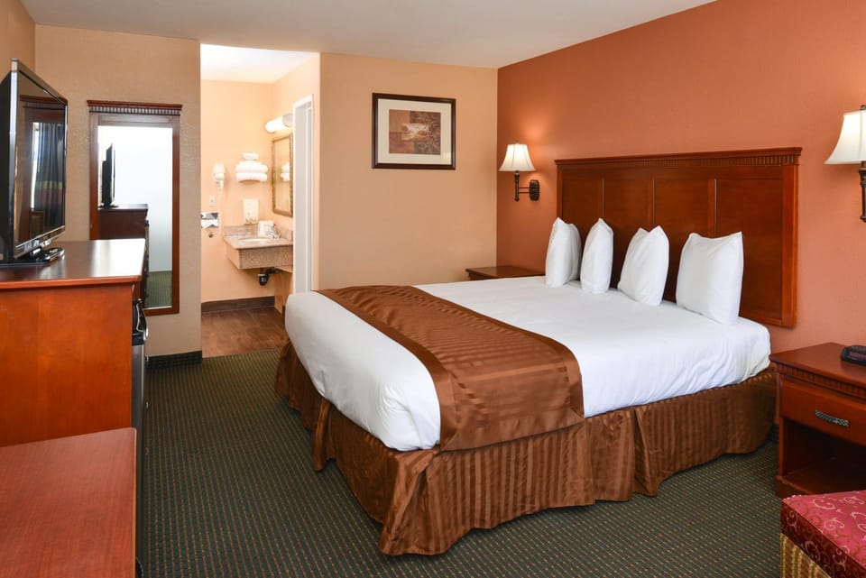 Americas Best Value Inn & Suites-East Bakersfield Motel in Bakersfield