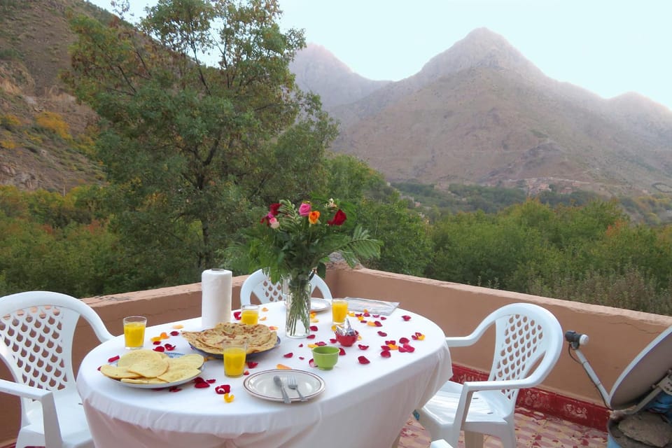 Restaurant/places to eat, Natural landscape, View (from property/room), Balcony/Terrace, Dining area, Mountain view