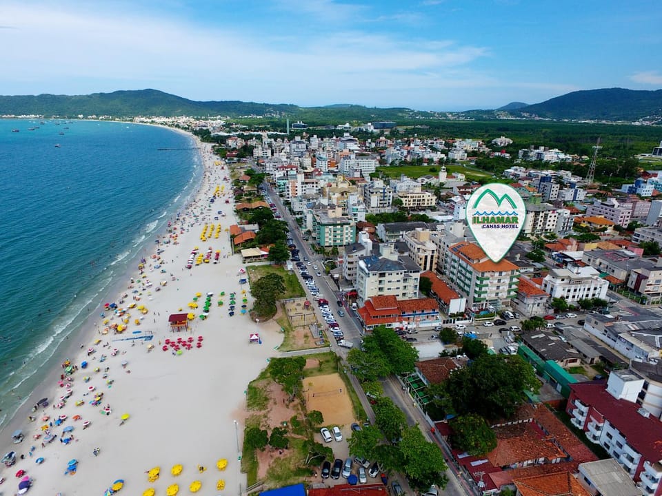 Property building, Natural landscape, Bird's eye view, Beach, Sea view, Street view
