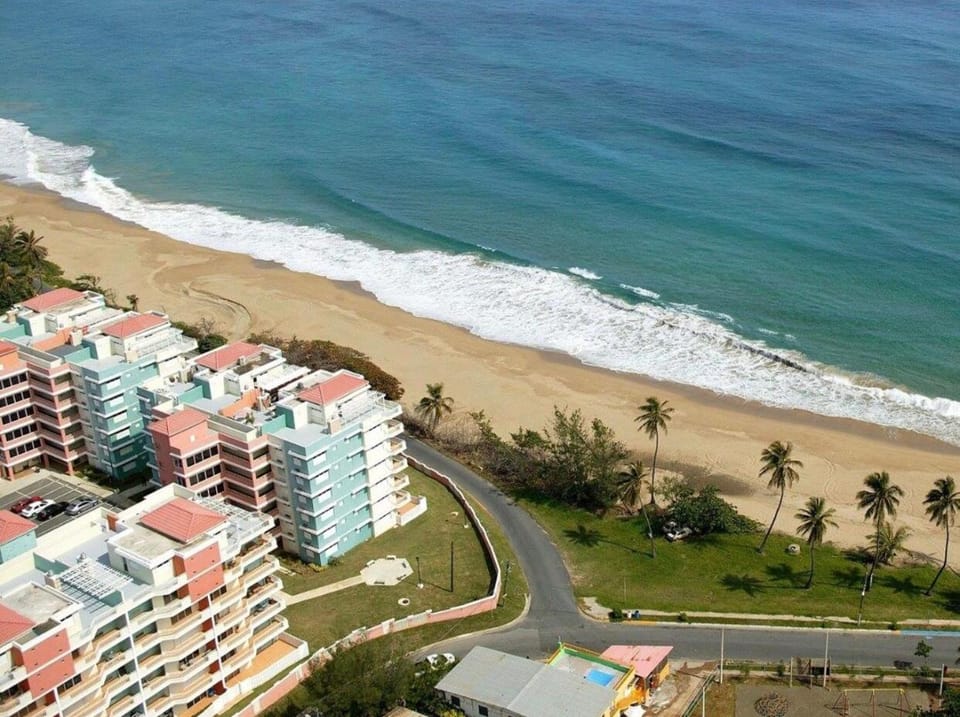 Modern & sleek Apartment, 7 mins from Jobos Beach Apartment in Isabela