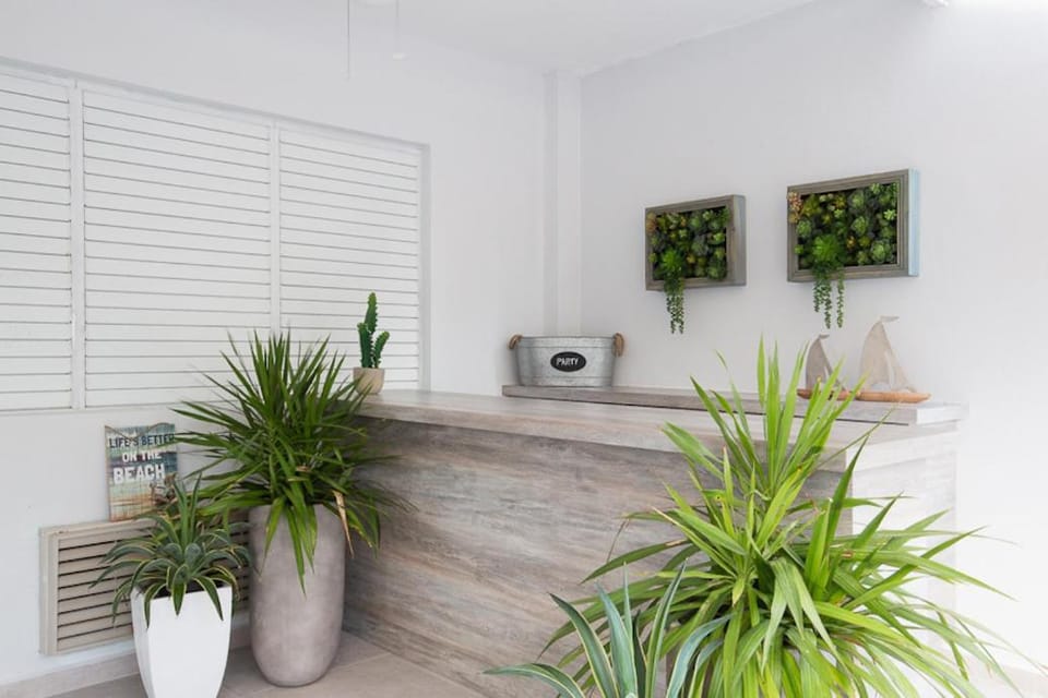 Modern & sleek Apartment, 7 mins from Jobos Beach Apartment in Isabela