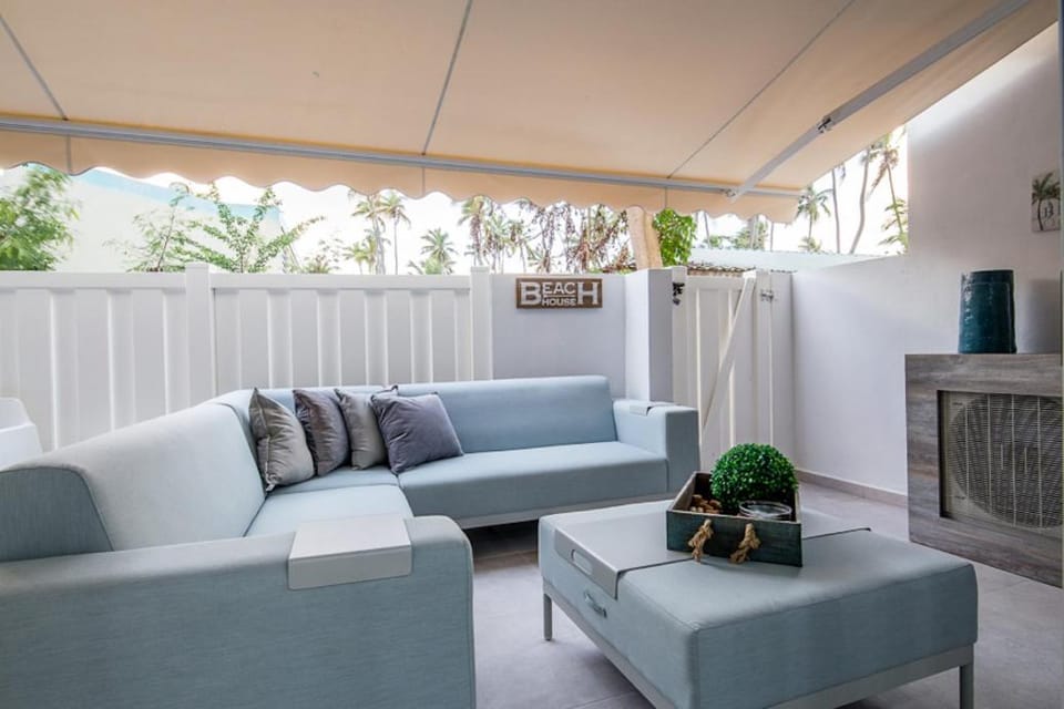 Modern & sleek Apartment, 7 mins from Jobos Beach Apartment in Isabela