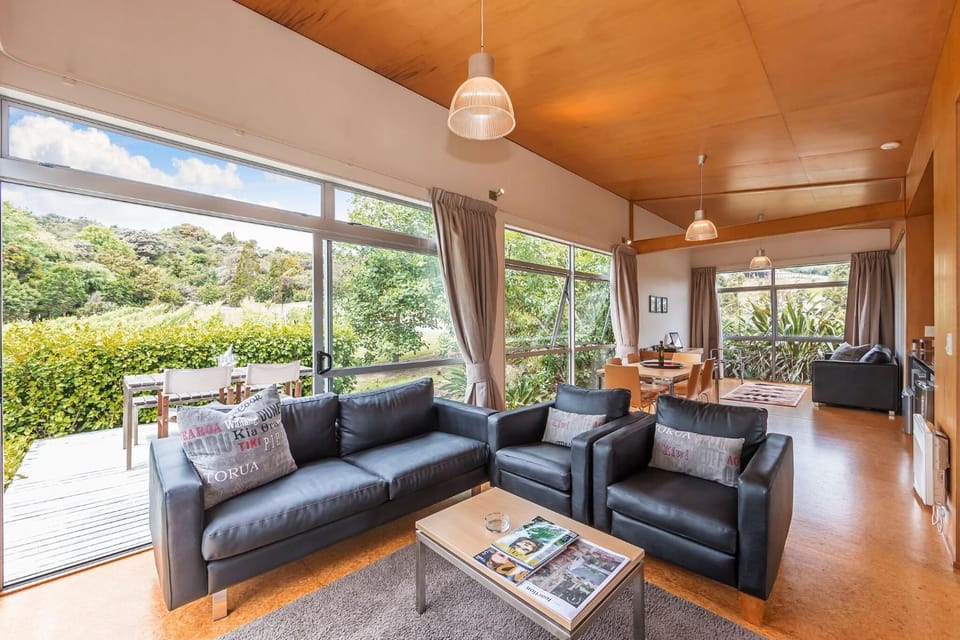 Patio, Day, Garden, Living room, Seating area, Garden view