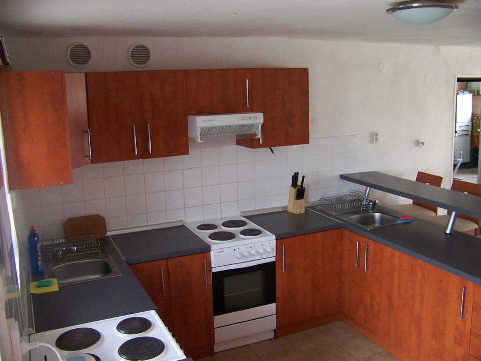 Kitchen or kitchenette, Communal kitchen