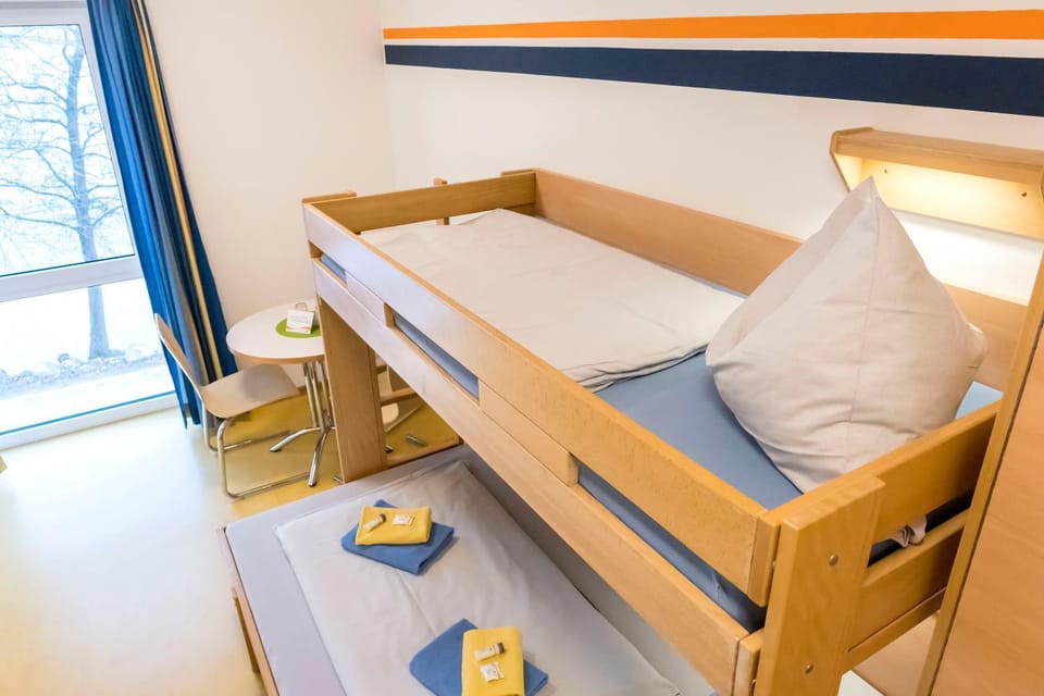 Bed, Photo of the whole room, bunk bed