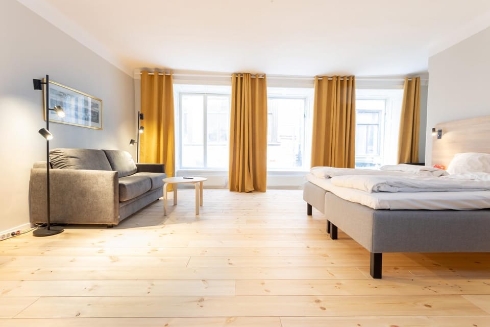 Bed, Photo of the whole room, Seating area, Bedroom