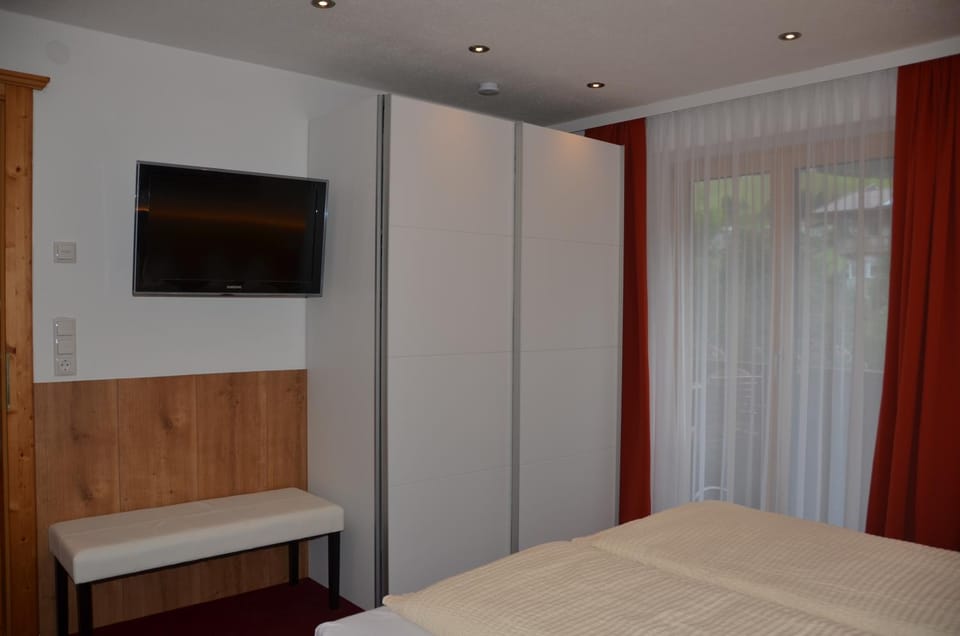 Balcony/Terrace, Balcony/Terrace, Seating area, Bedroom, On site, Garden view, Mountain view