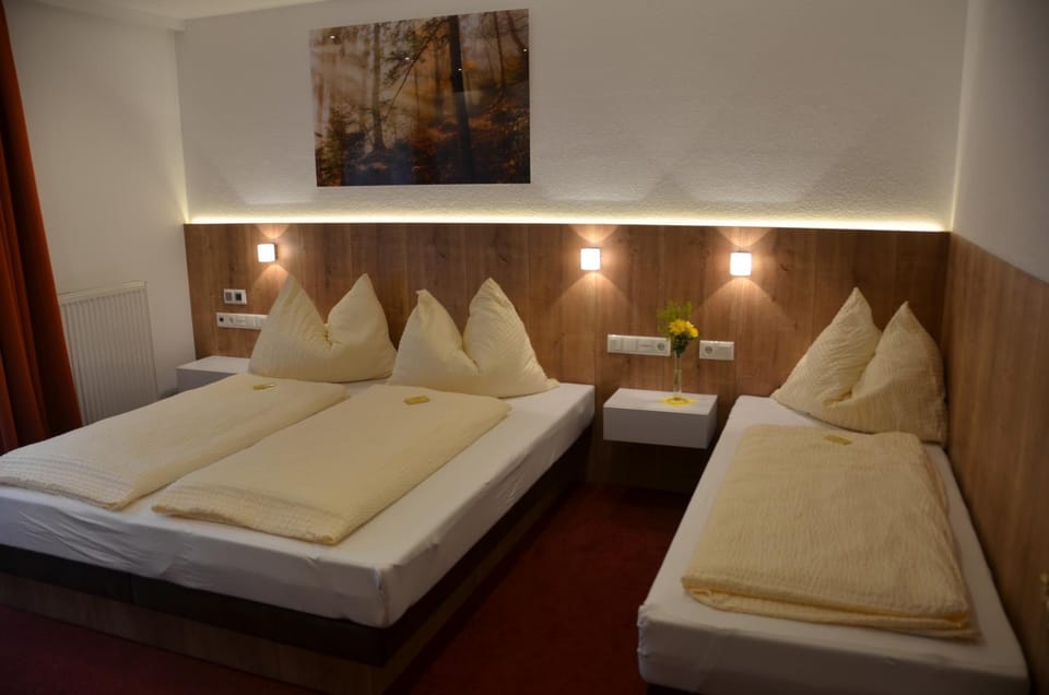 People, Balcony/Terrace, Balcony/Terrace, Seating area, Bedroom, Garden view, Mountain view, Mountain view, Family