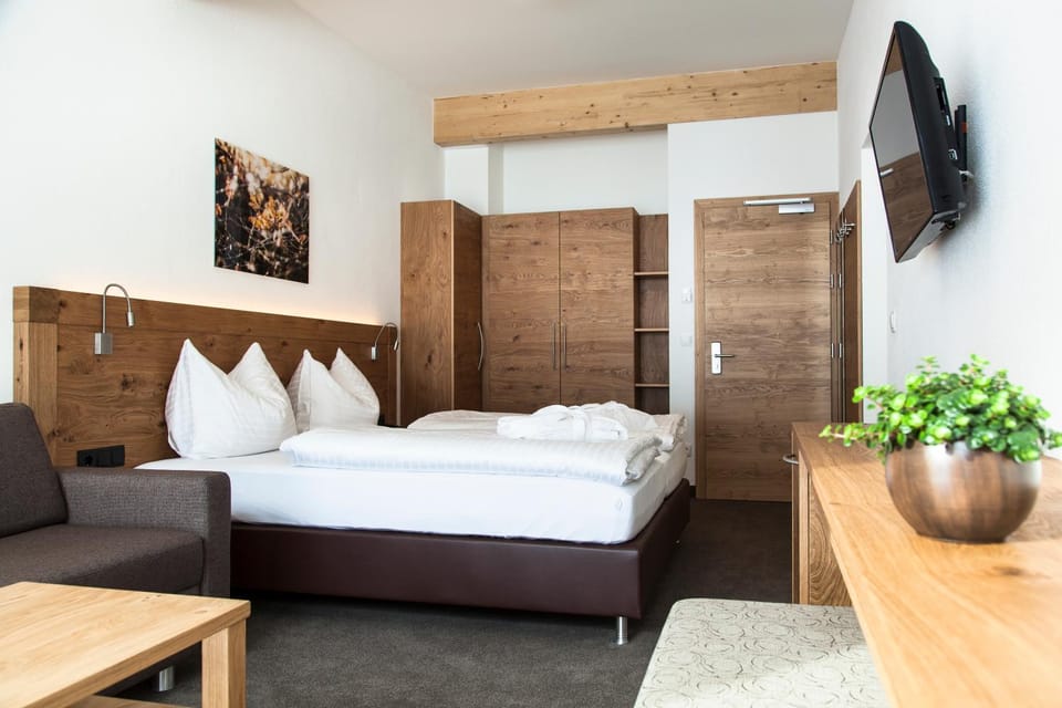 Bed, TV and multimedia