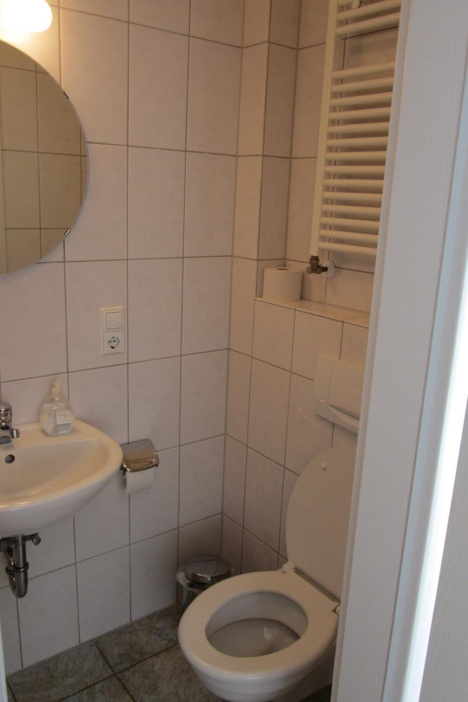 Toilet, Other, Decorative detail