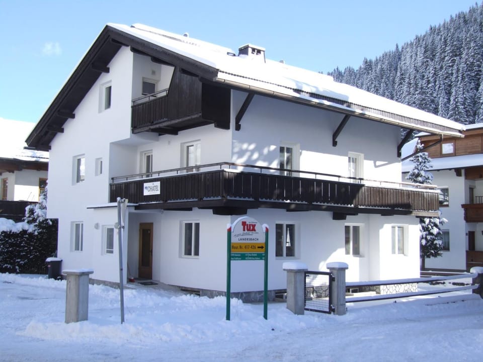 Facade/entrance, Winter