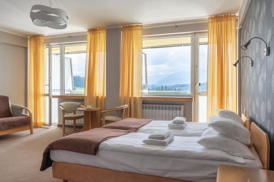 Bed, View (from property/room), Photo of the whole room, Mountain view
