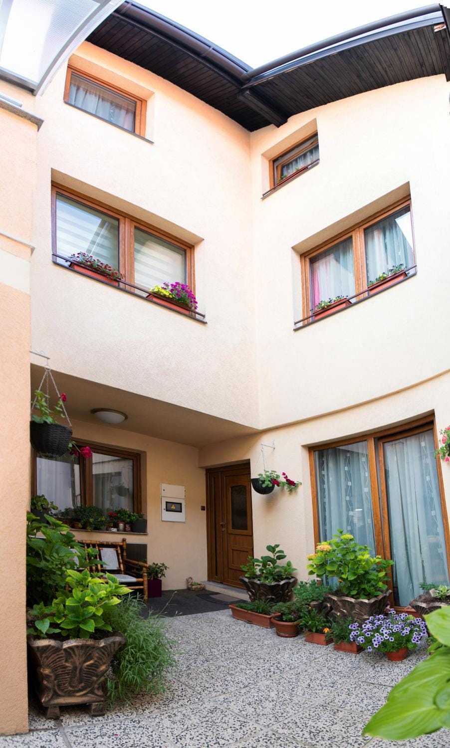 Property building, Patio, Facade/entrance