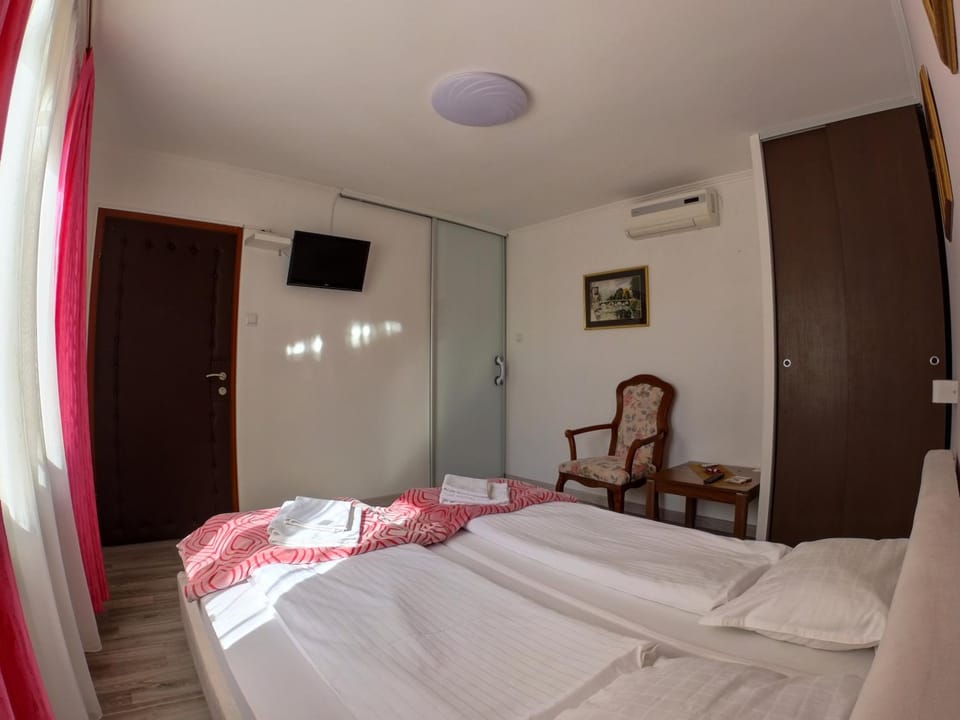 TV and multimedia, Bedroom, wardrobe, air conditioner