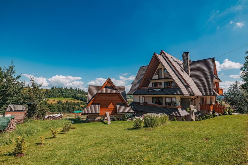 Property building, Day, Natural landscape, Garden, Garden view