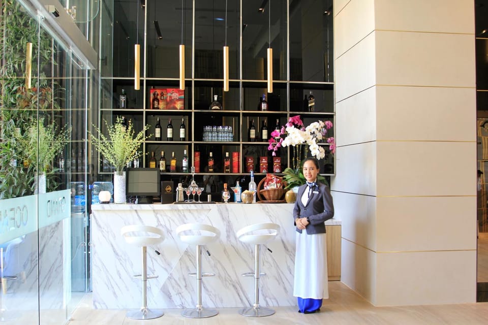 Staff, Lobby or reception, Lounge or bar