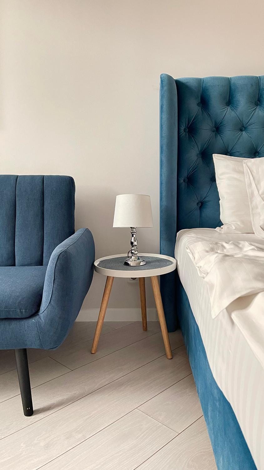 Bed, Photo of the whole room, Seating area, Bedroom