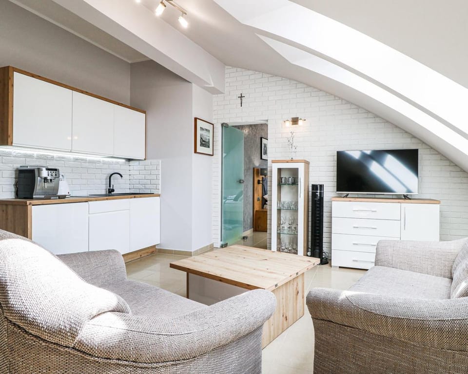 TV and multimedia, Kitchen or kitchenette, Living room, Seating area