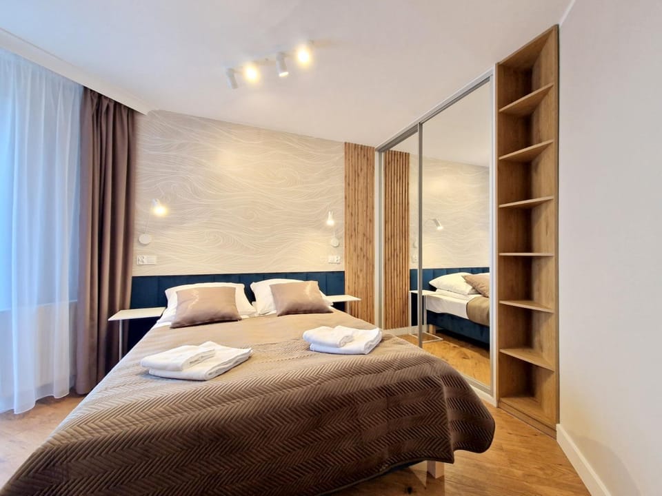 Bed, Bedroom, towels, wardrobe