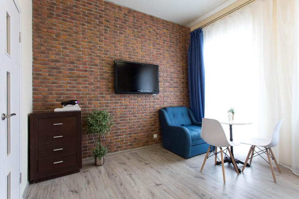TV and multimedia, Seating area, Dining area