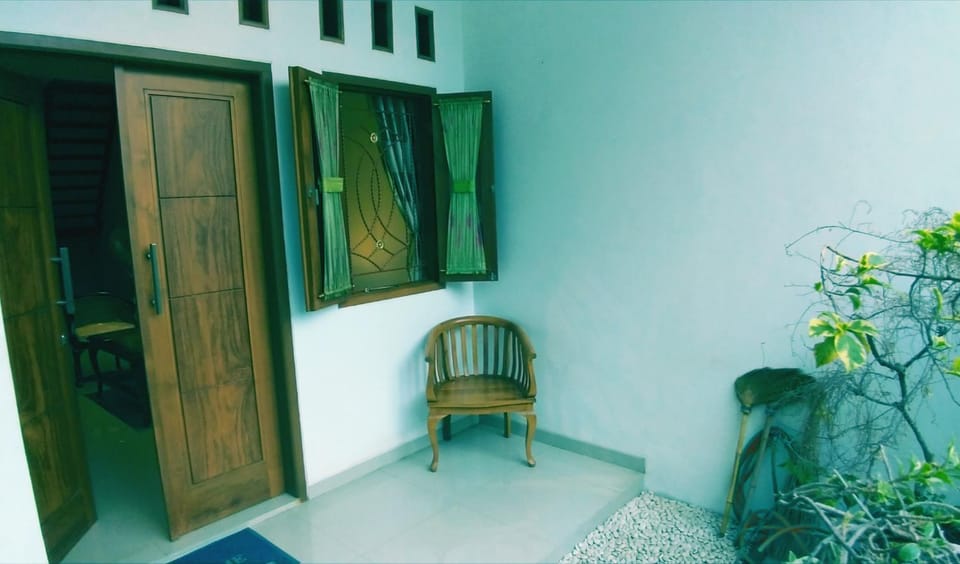 Facade/entrance, Balcony/Terrace