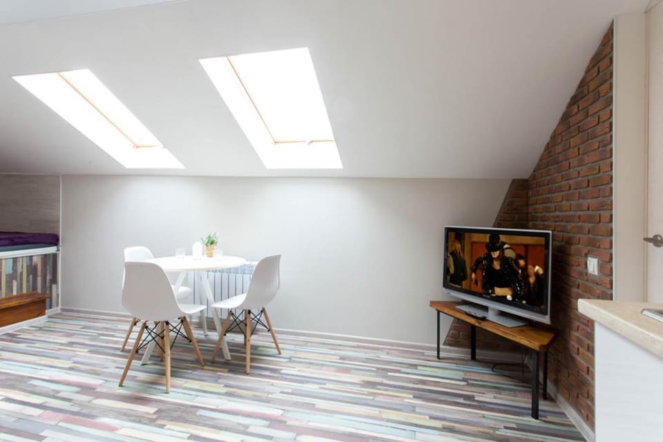 TV and multimedia, Seating area, Dining area