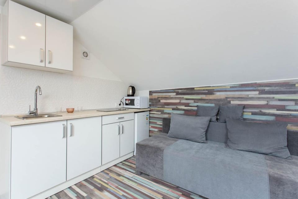 Kitchen or kitchenette, Seating area