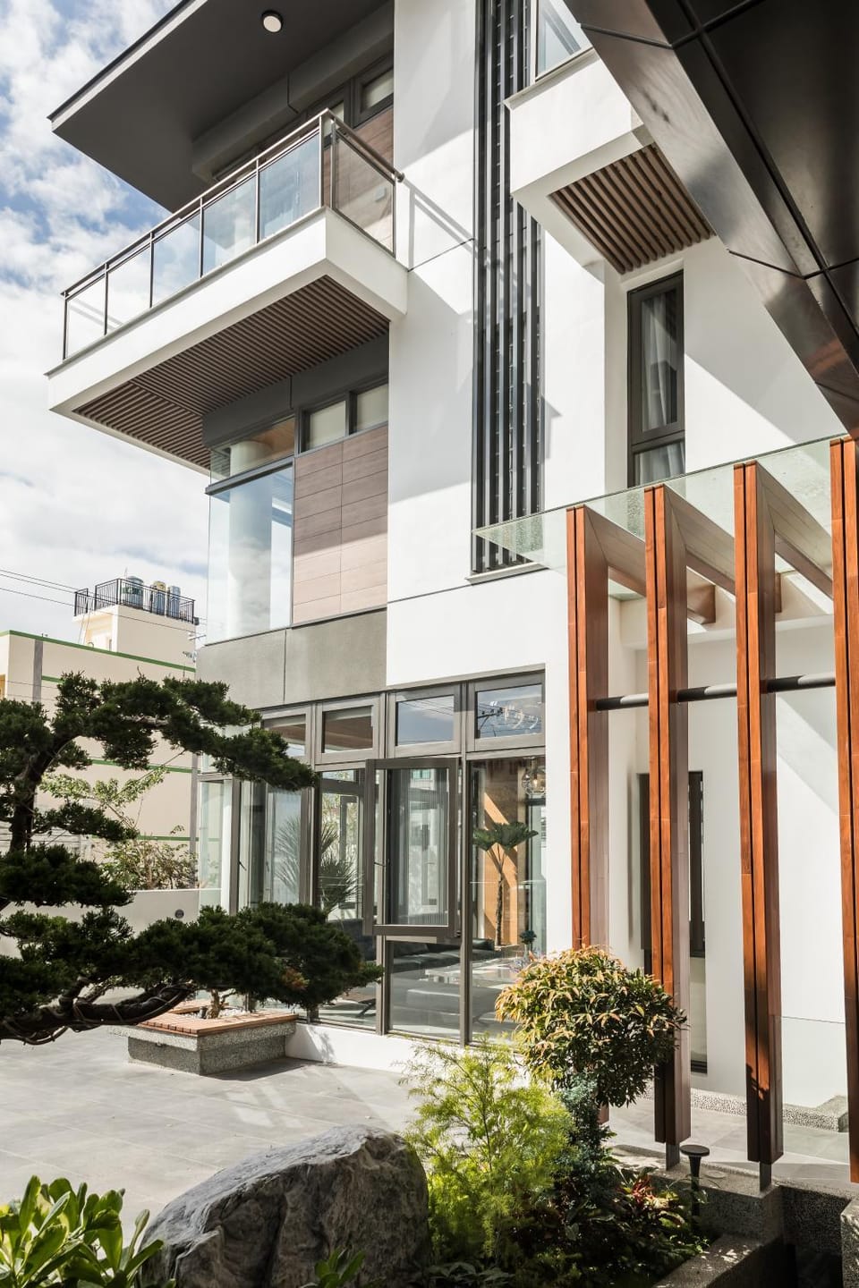 Property building, Patio, Facade/entrance