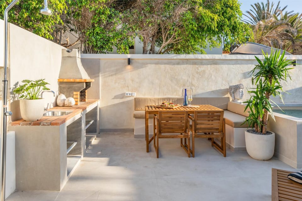 Patio, BBQ facilities, Balcony/Terrace
