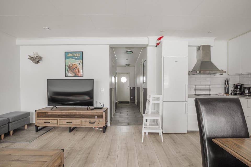 TV and multimedia, Living room, Seating area, Dining area, oven