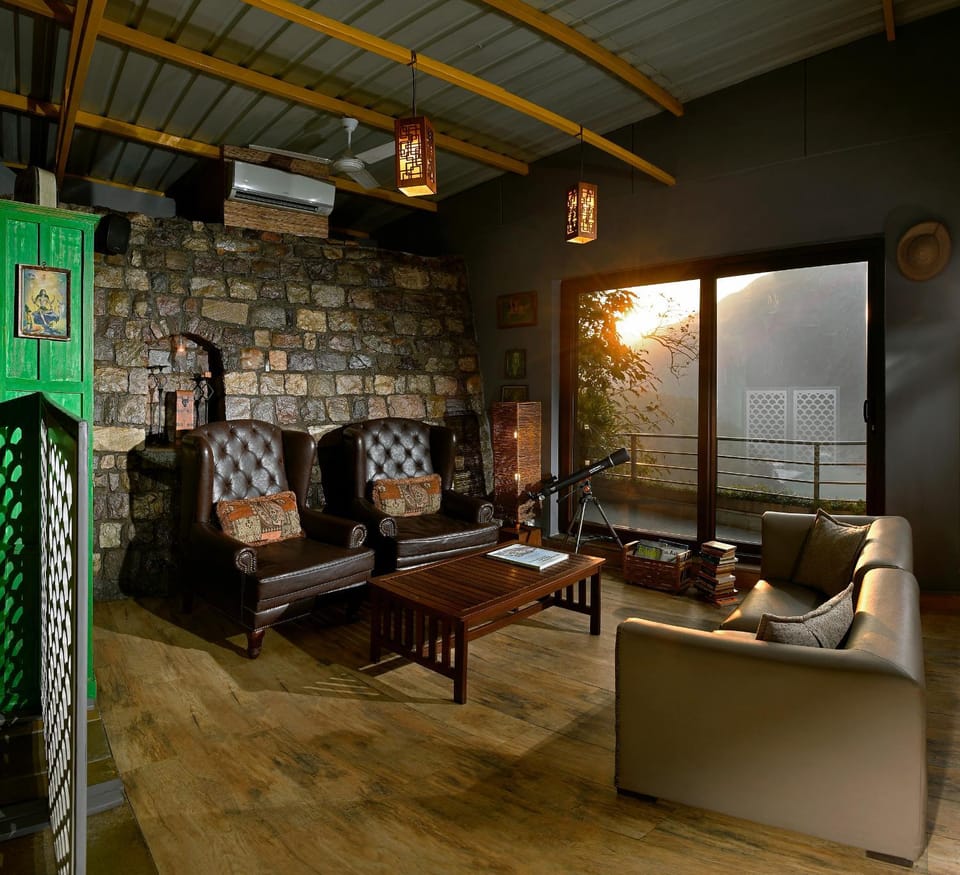 Restaurant/places to eat, Lounge or bar, Food and drinks