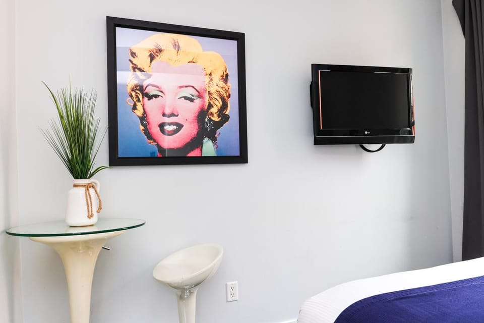 Cozy & Stylish Newbury Street Studio, #9 Apartment in Back Bay