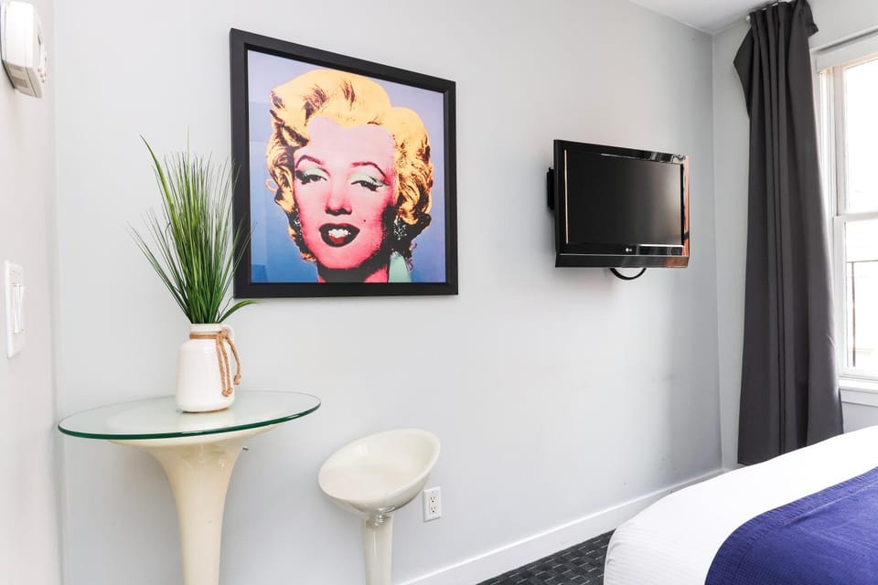 Cozy & Stylish Newbury Street Studio, #9 Apartment in Back Bay