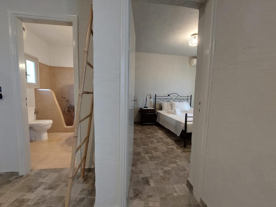 Bed, Bathroom, Bedroom