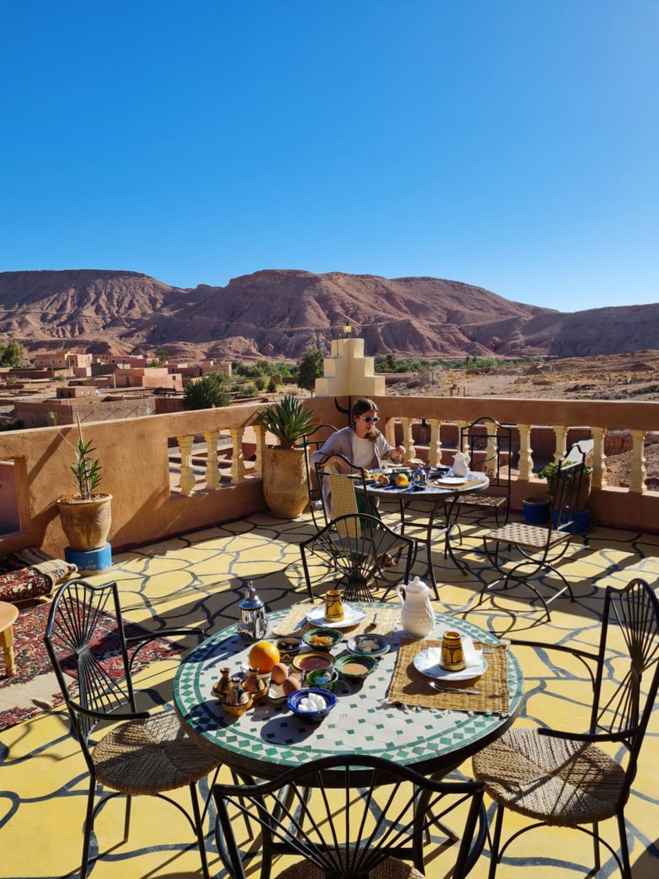 Day, Natural landscape, View (from property/room), Balcony/Terrace, Food and drinks, Dining area, Food, Mountain view