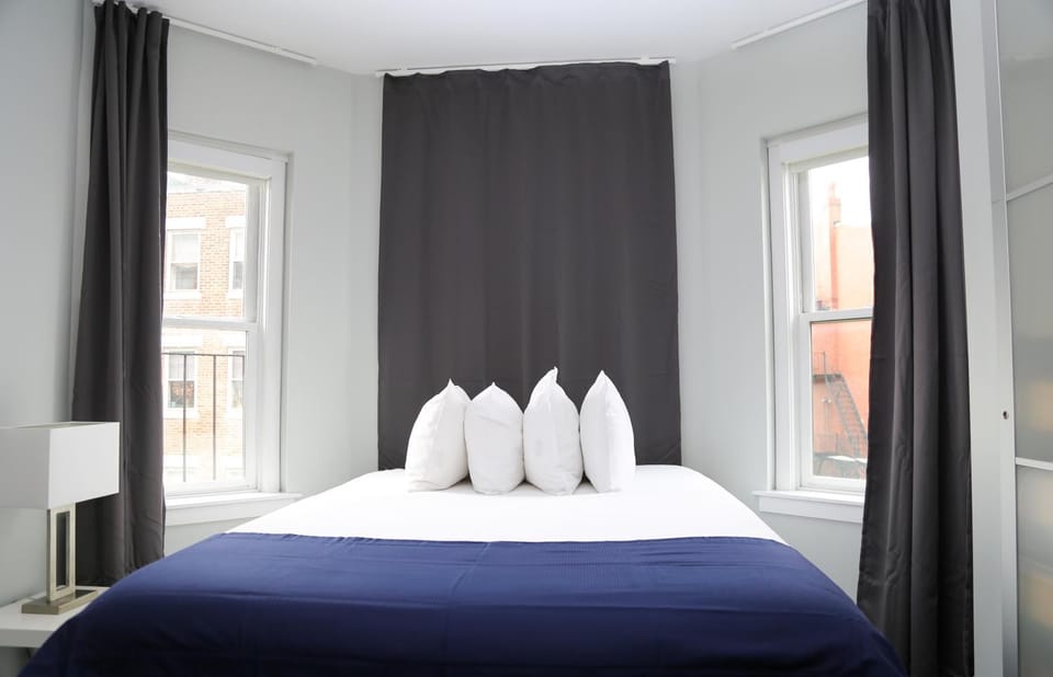 Bed, View (from property/room), Bedroom, City view