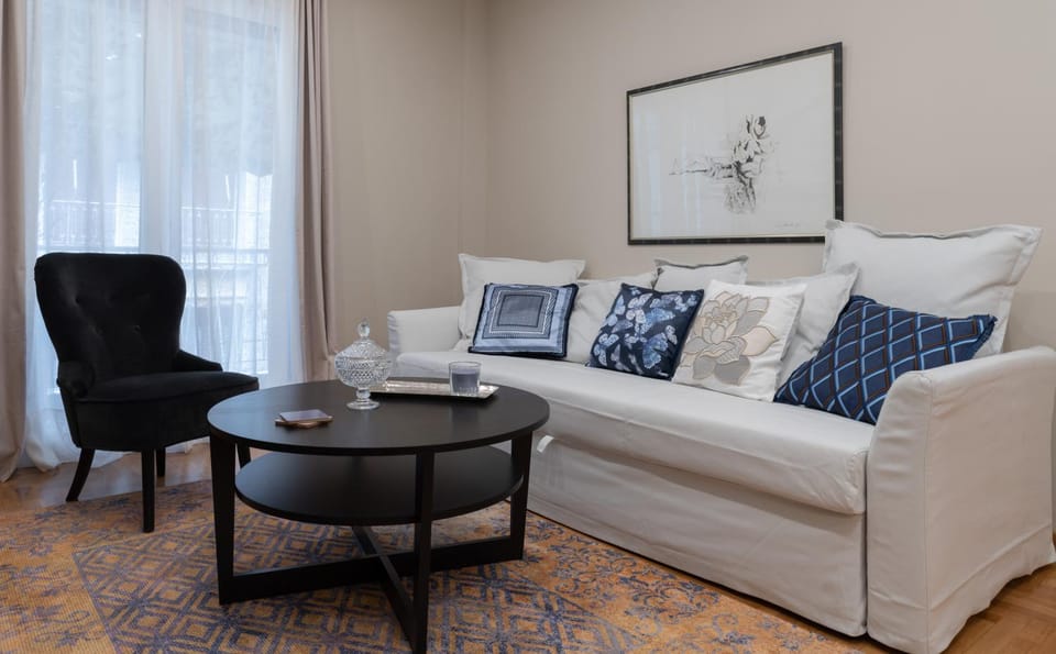 Living room, Seating area