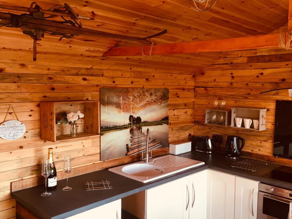 Coffee/tea facilities, Kitchen or kitchenette