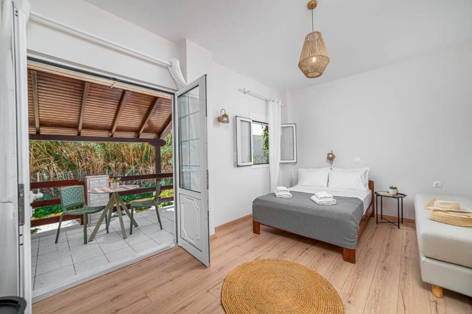Bed, View (from property/room), Balcony/Terrace, Photo of the whole room, Bedroom