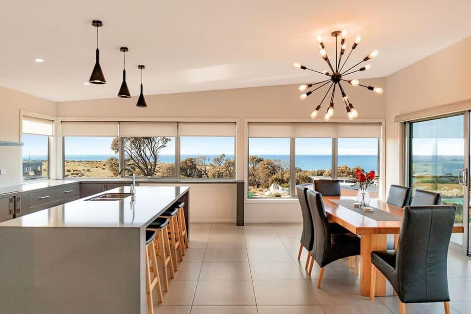 Tranquility Bay of Fires House in Tasmania