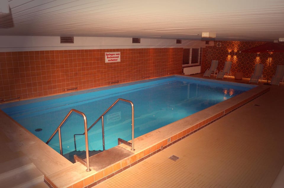 Swimming pool, Swimming pool