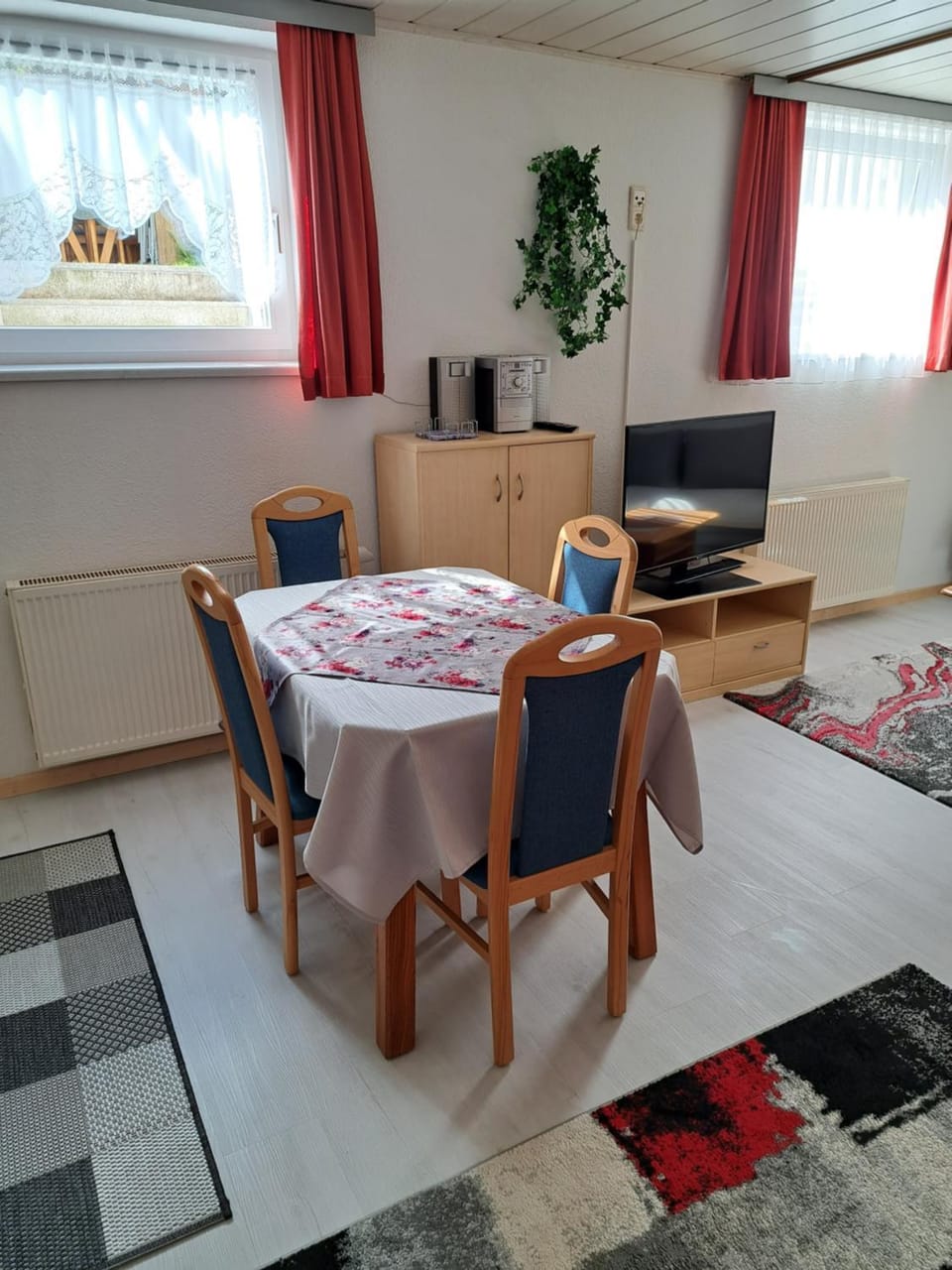 TV and multimedia, Dining area